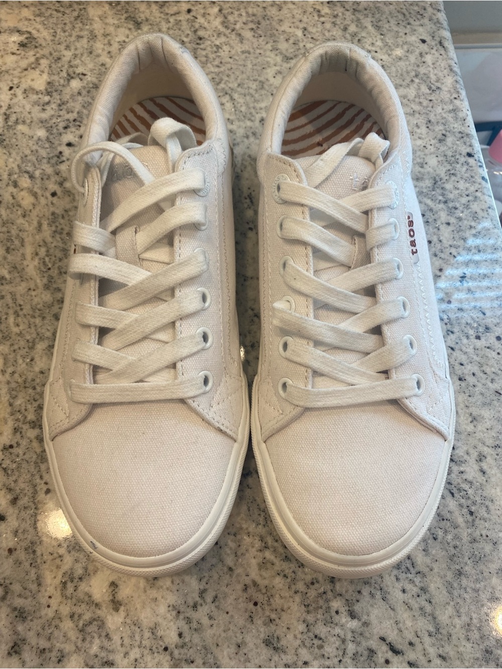 Taos Women’s White Canvas Low-Top Sneakers